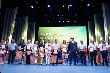 Оренбуржье чествует строителей